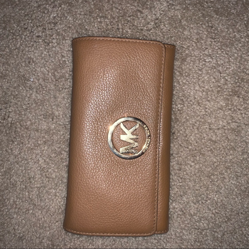 Michael kors brown wallet
